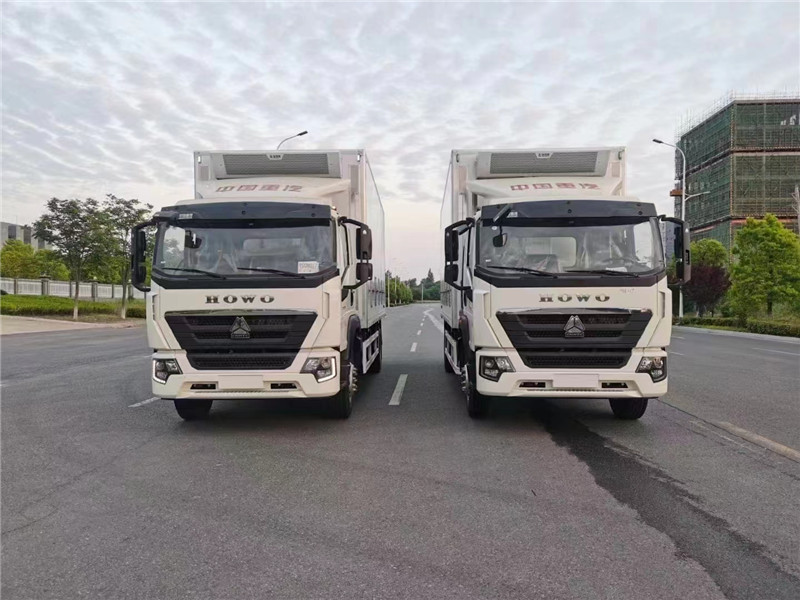 重汽豪沃6米8雞苗運輸車 重汽豪沃6米8雞苗運輸車