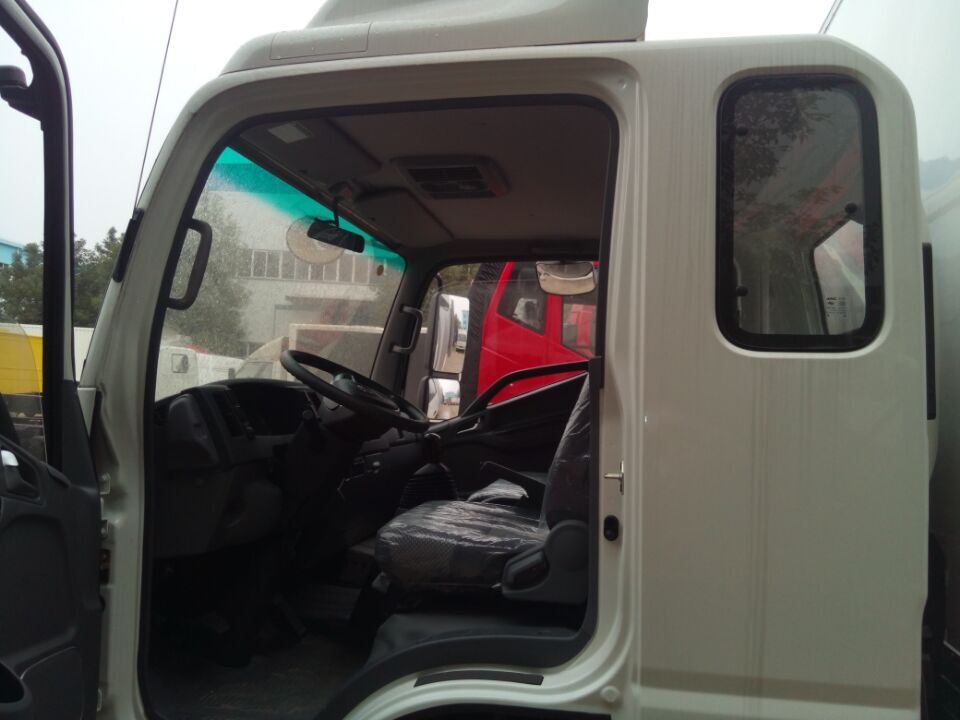 帥鈴排半冷藏車