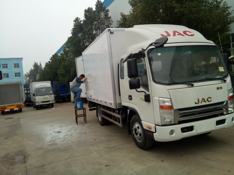 帥鈴排半冷藏車