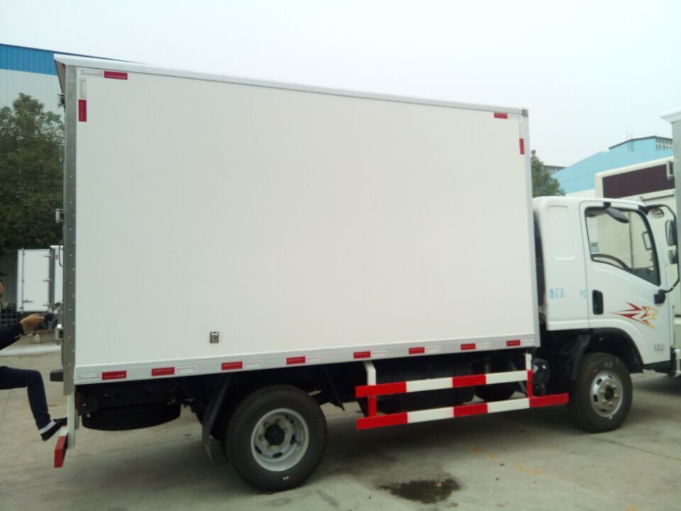 解放排半冷藏車