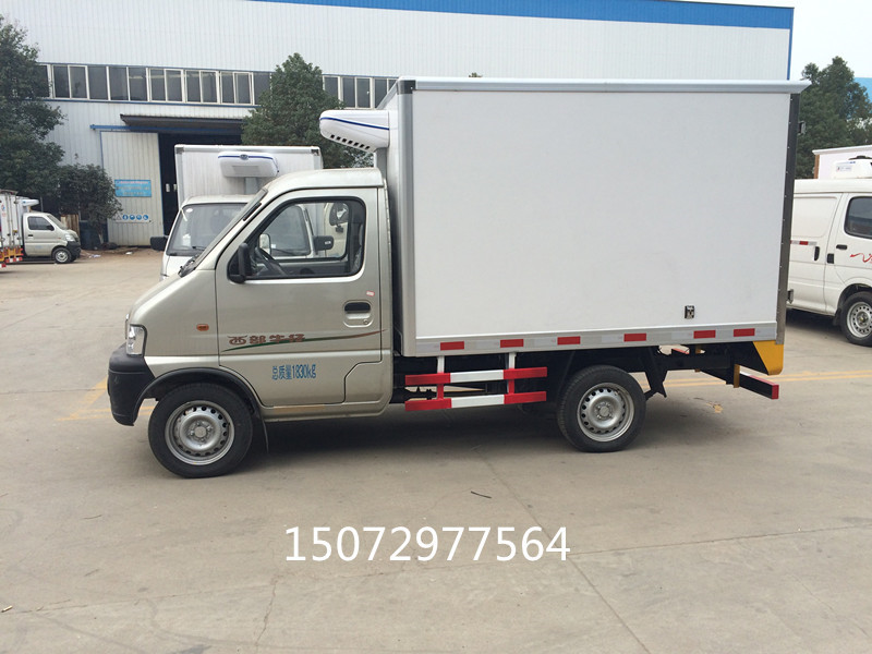 小型冷藏車