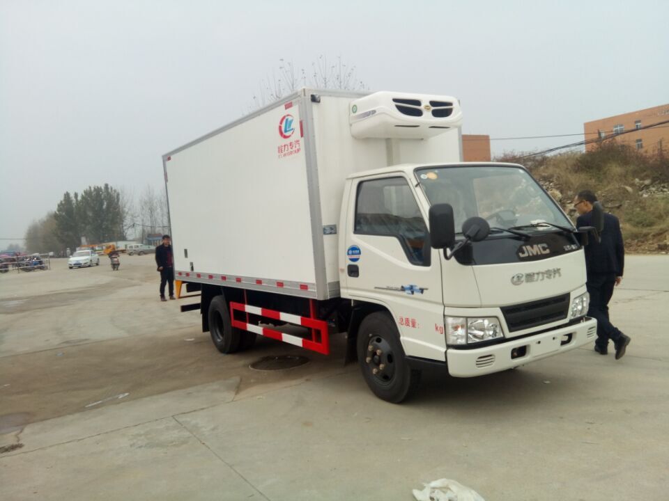 江鈴國五4米2冷藏車