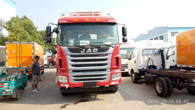 江淮9米6冷藏車