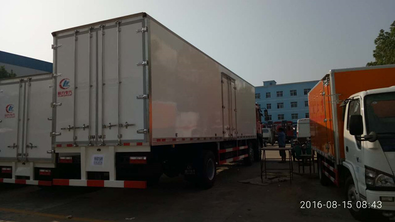 江淮9米6冷藏車