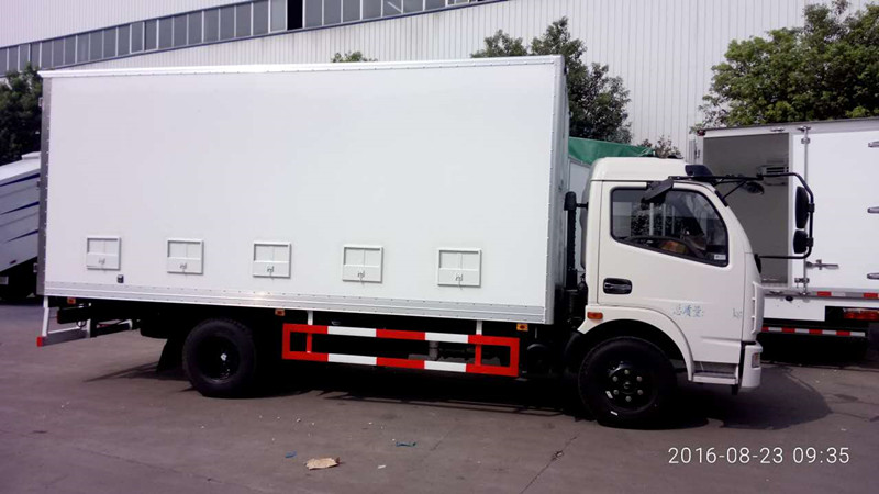 東風(fēng)多利卡5米2冷藏車