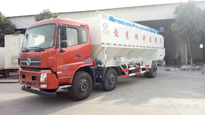 30方散裝飼料運(yùn)輸車