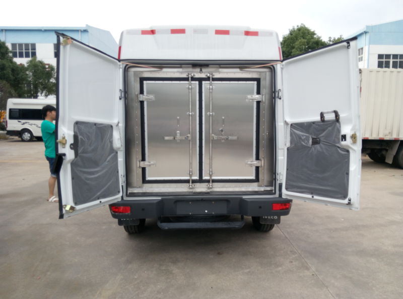 依維柯國五面包冷藏車