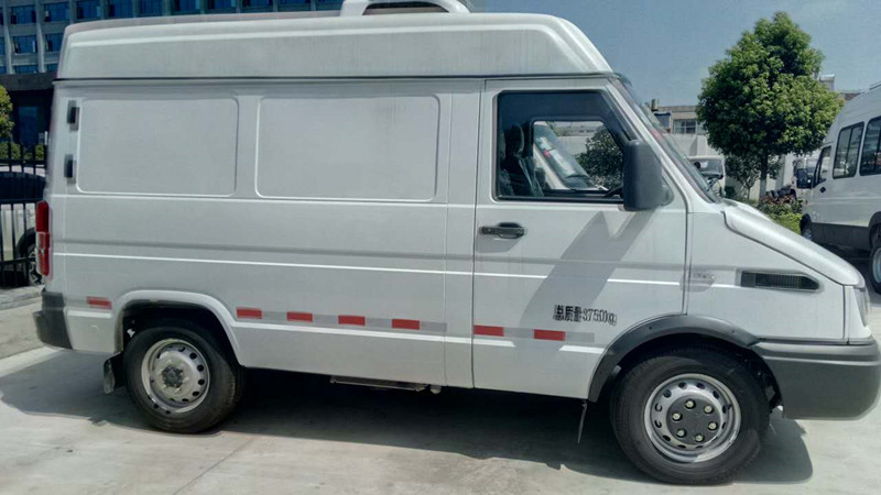 依維柯國五面包冷藏車