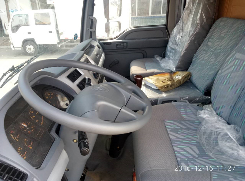 歐曼國五20方飼料車