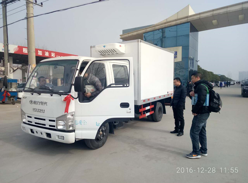 五十鈴雙排冷藏車