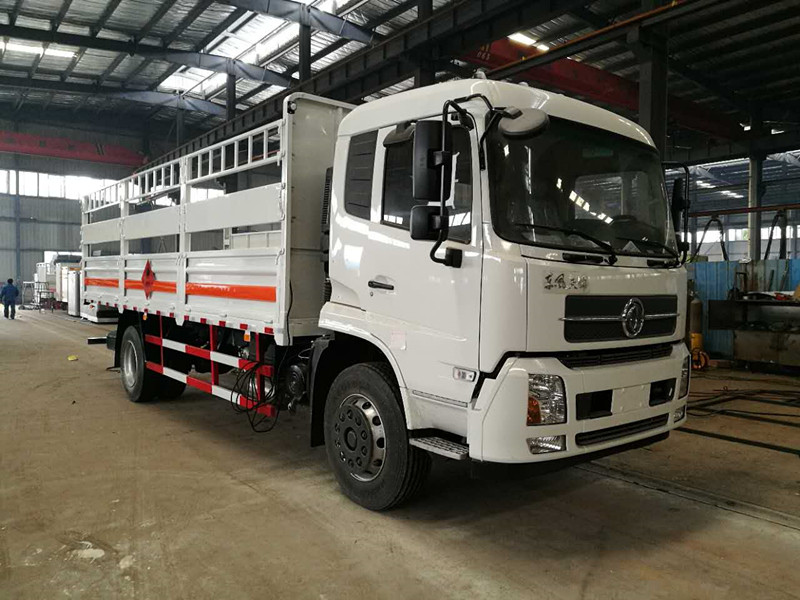 東風(fēng)天錦國五6米6氣瓶運輸車