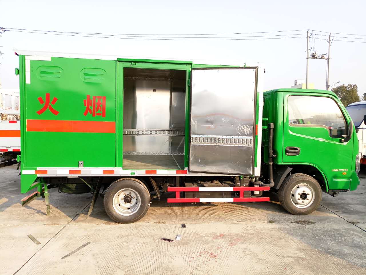 躍進國五廂式氣瓶運輸車 (2).jpg