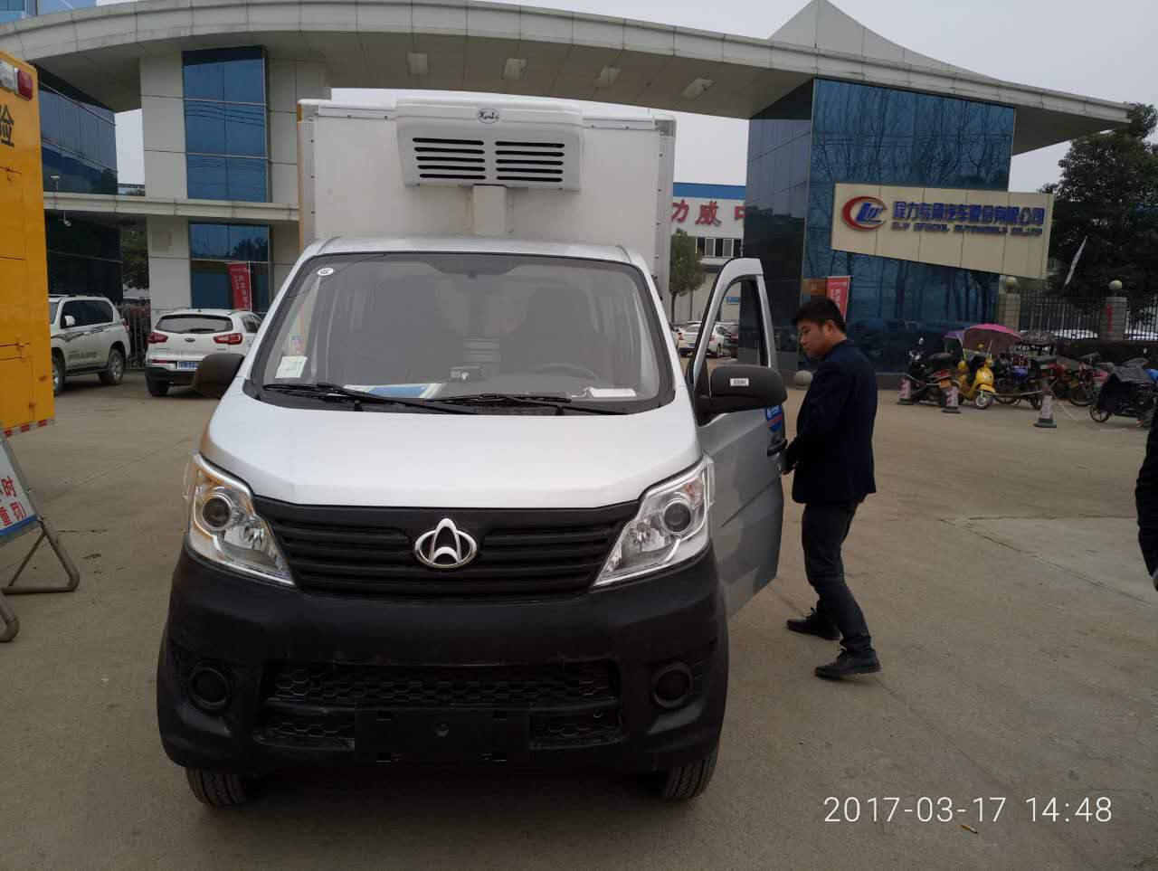 長安國五肉鉤冷藏車