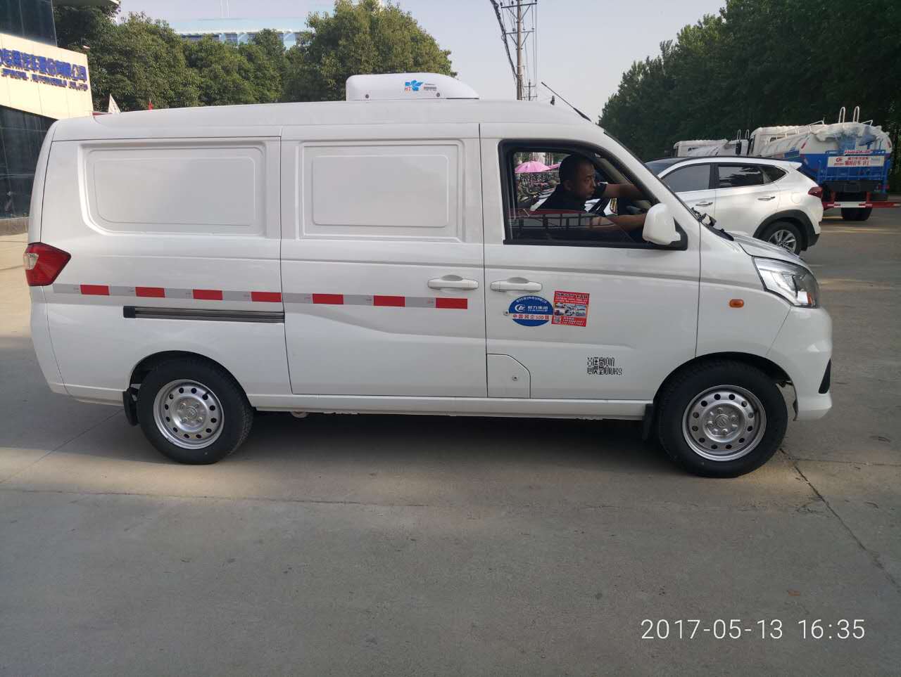 福田風(fēng)景V5面包冷藏車 (6).jpg