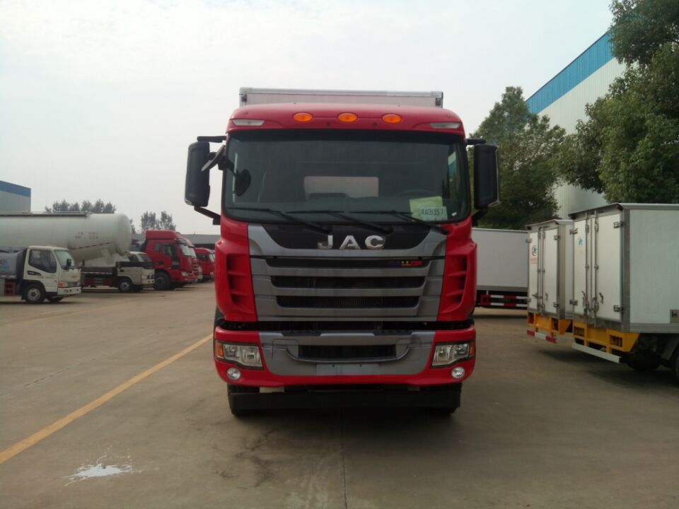 江淮9米6冷藏車