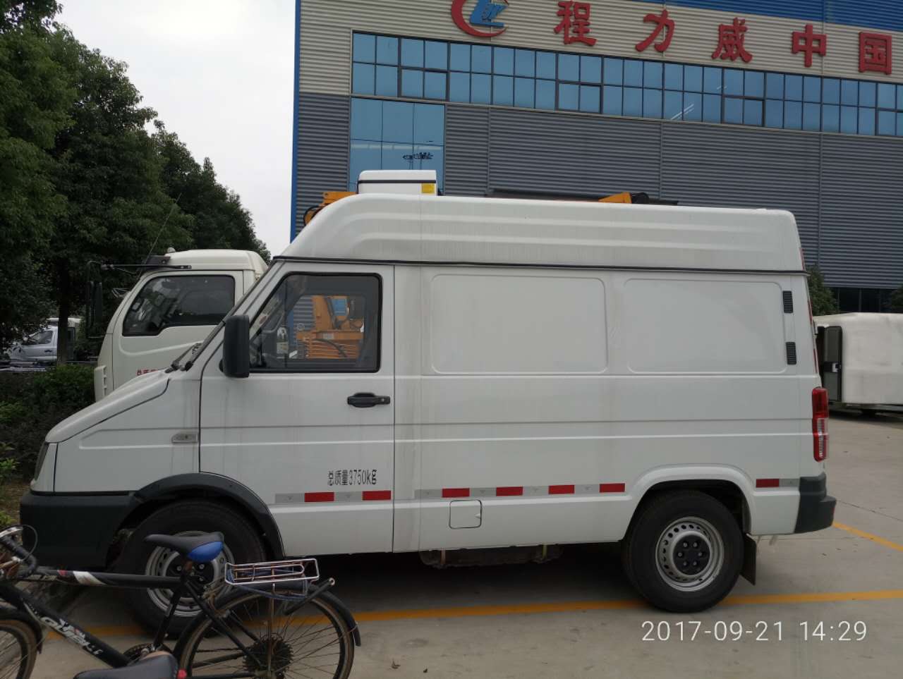 依維柯國(guó)五面包冷藏車(chē) (8).jpg