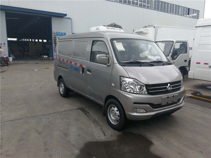長(zhǎng)安國(guó)五面包冷藏車