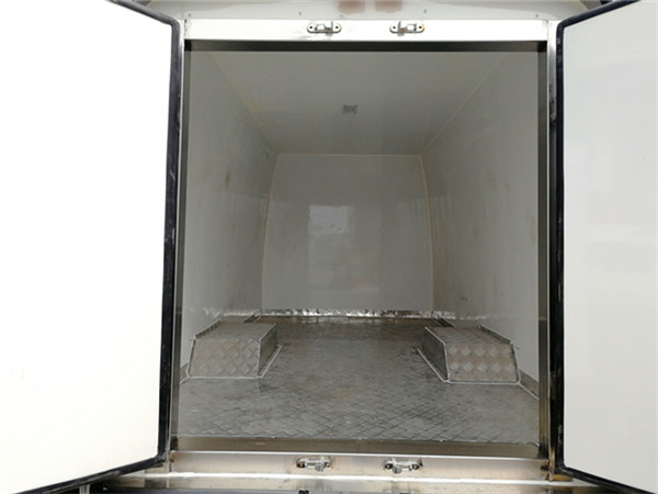 依維柯國(guó)五面包冷藏車 (2).jpg