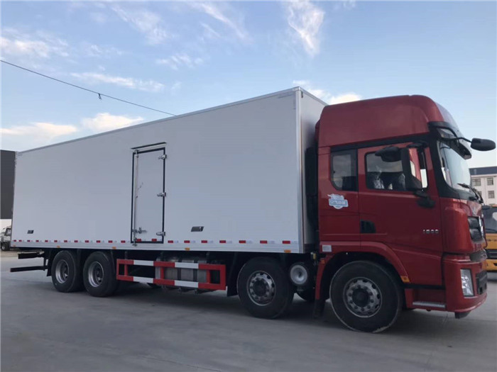 陜汽德龍9米6冷藏車