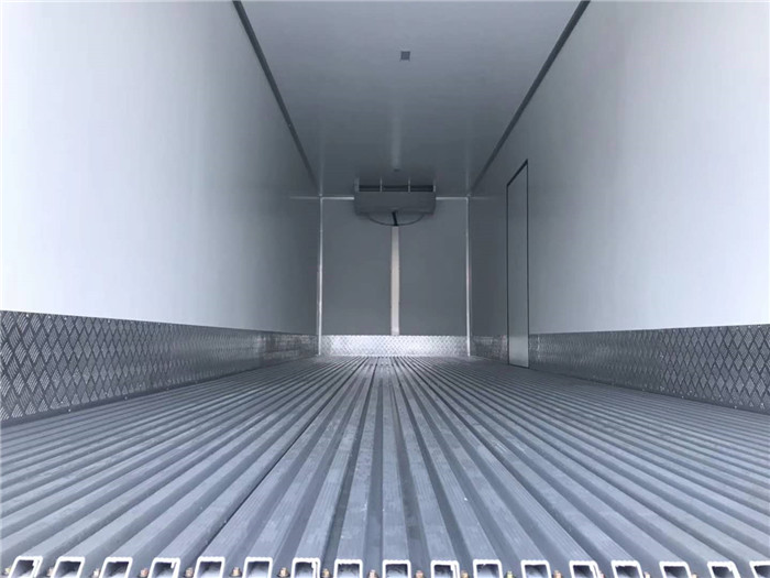 陜汽德龍9米6冷藏車