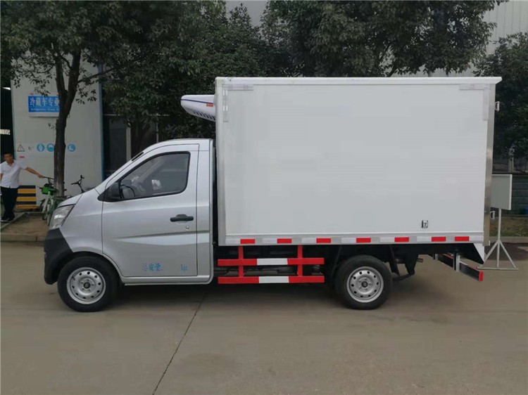長(zhǎng)安國(guó)五2米7冷藏車 (4).jpg