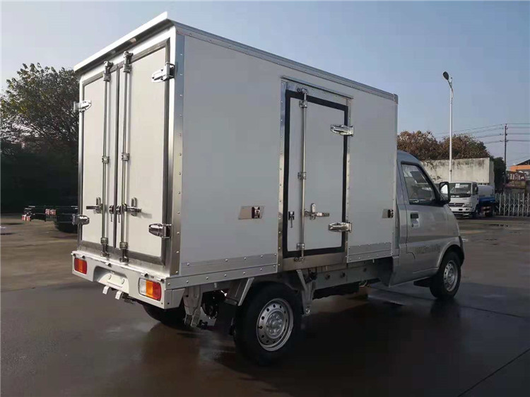 五菱2米4冷藏車