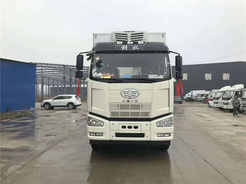 解放J6M 7米7冷藏車