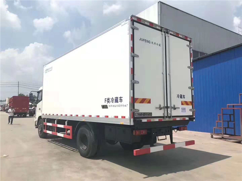 東風(fēng)天錦6米8冷藏車(chē)