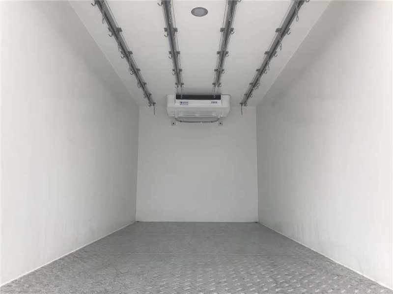 江淮駿鈴4米2肉鉤冷藏車 (8).jpg