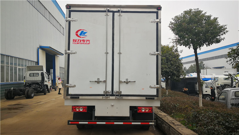 歐馬可S3排半藍(lán)牌3米7冷藏車