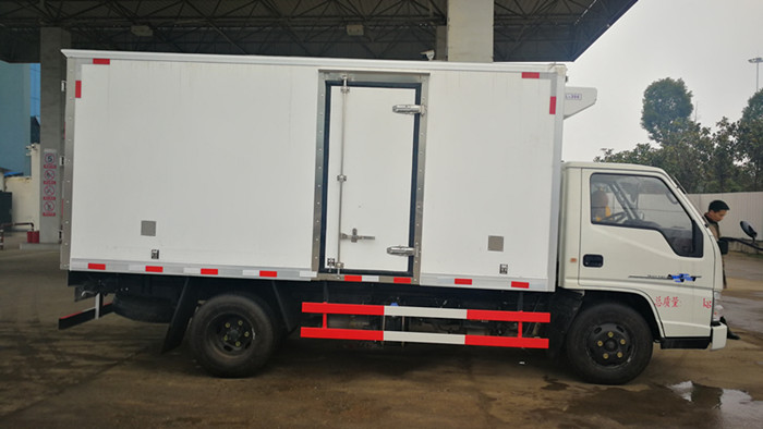 江鈴4米2藥品冷藏車