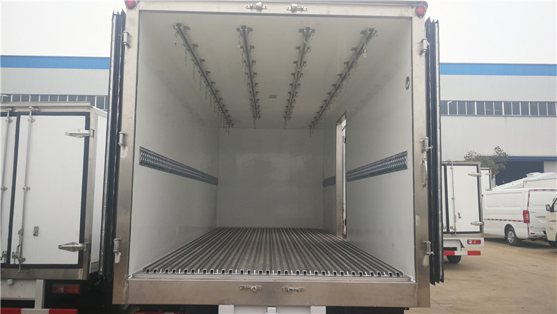 五十鈴5米2肉鉤冷藏車 (6).jpg