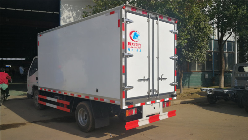 江鈴國(guó)六4米2冷藏車