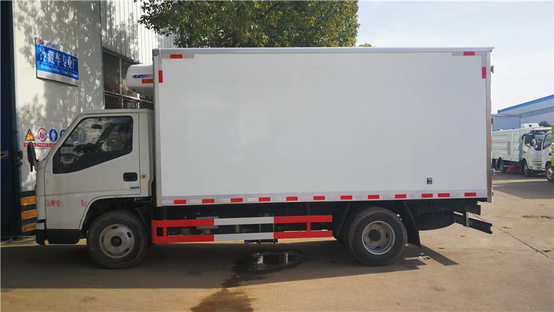江鈴國(guó)六4米2冷藏車