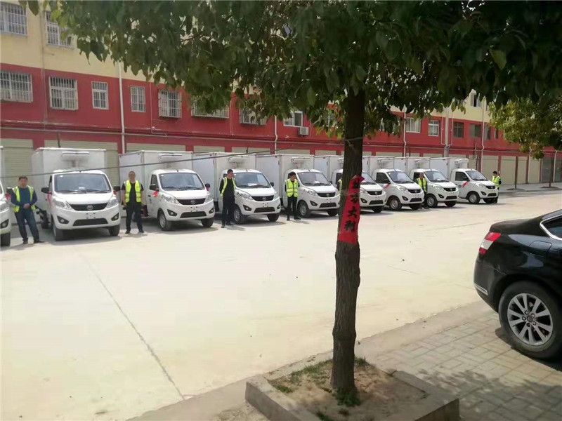 福田2米8小型冷藏車