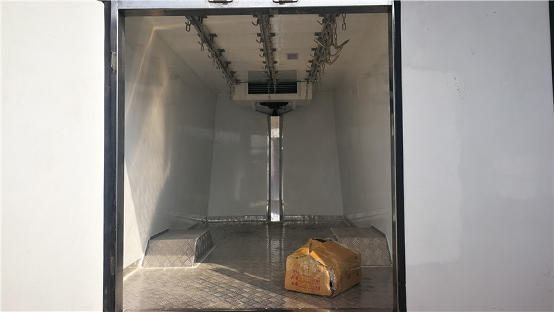 依維柯后雙輪 (12).jpg