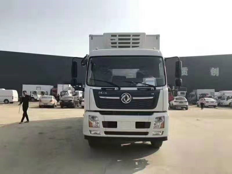 東風(fēng)天錦7米8冷藏車(chē)