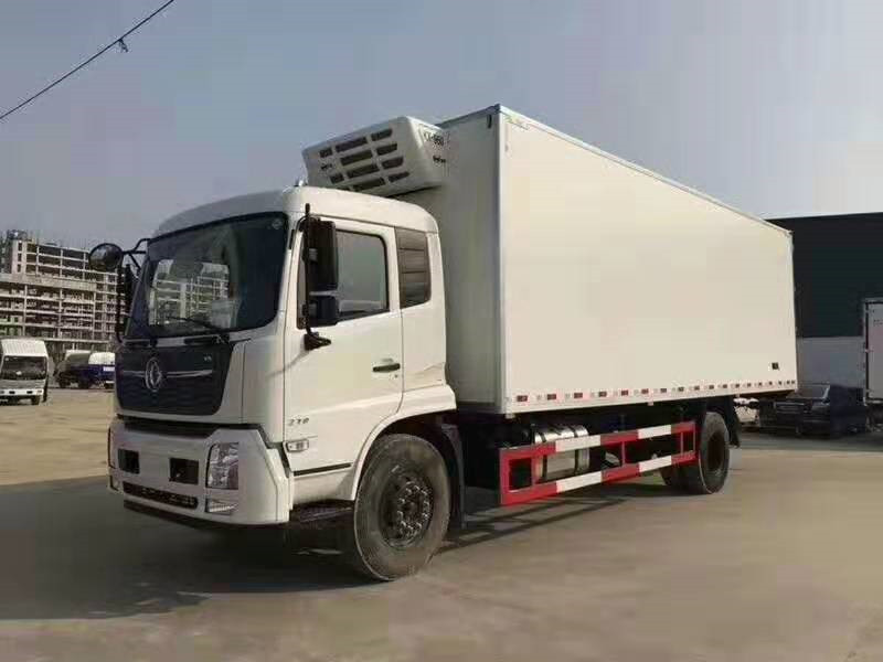 東風(fēng)天錦7米8冷藏車(chē)