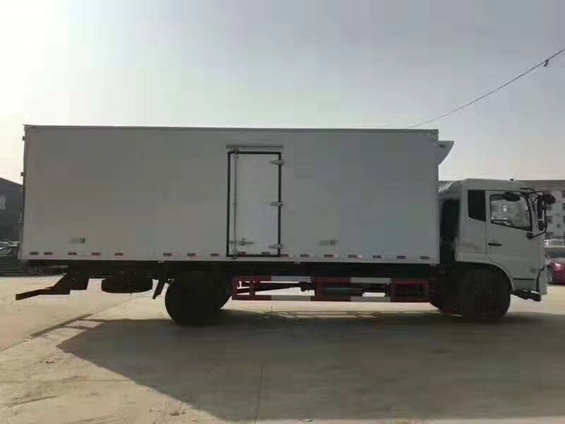 東風(fēng)天錦7米8冷藏車(chē)
