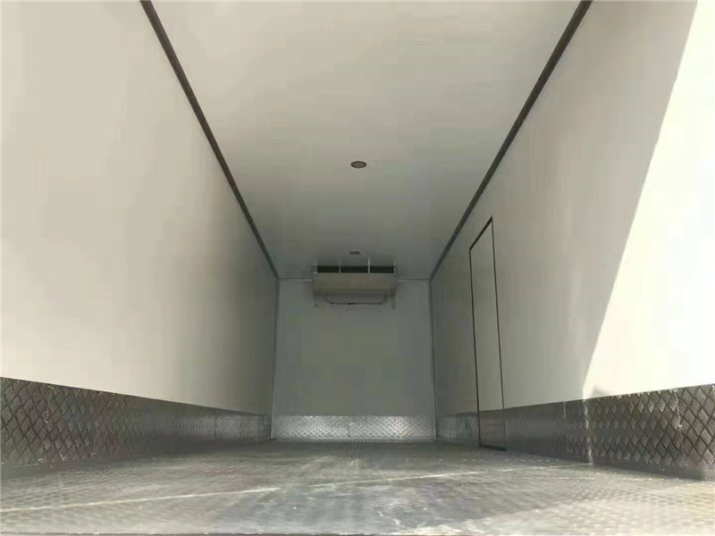 東風(fēng)天錦7米8冷藏車(chē) (2).jpg