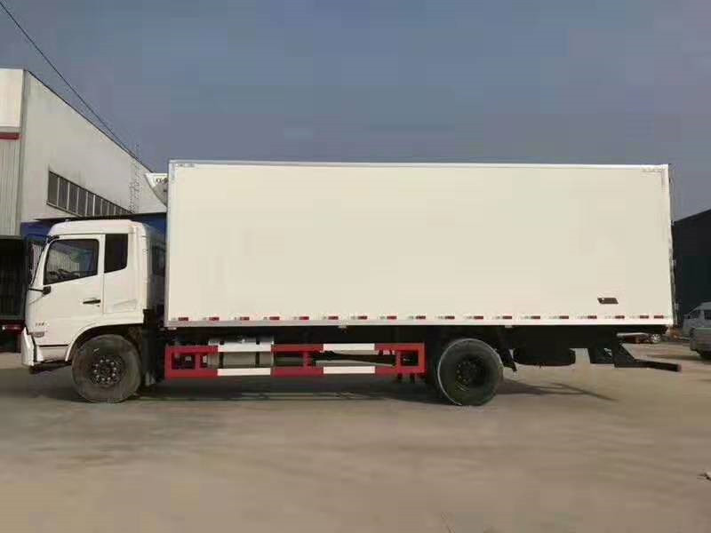 東風(fēng)天錦7米8冷藏車(chē) (1).jpg