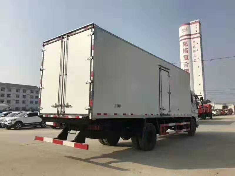 東風(fēng)天錦7米8冷藏車(chē) (7).jpg