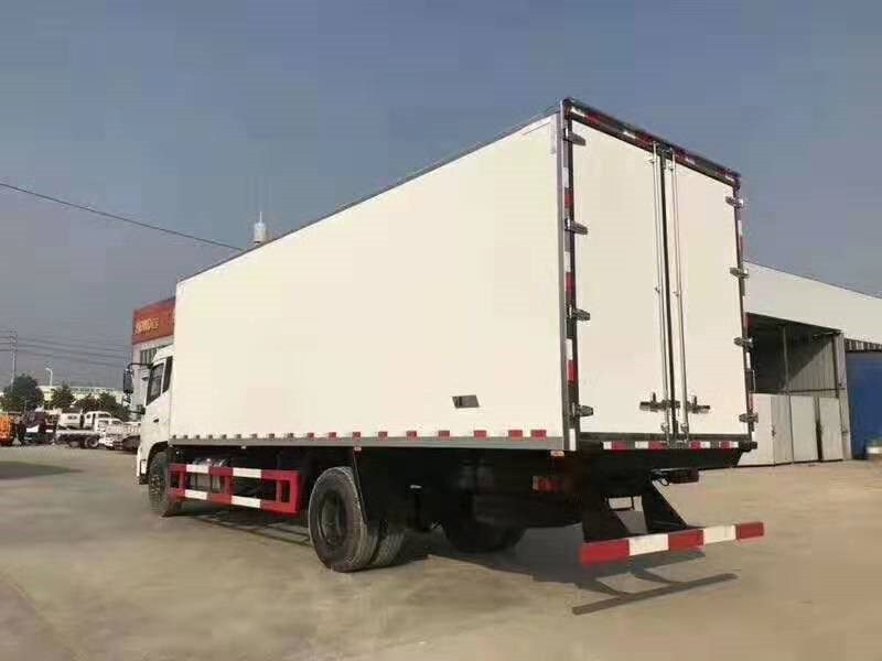 東風(fēng)天錦7米8冷藏車(chē) (6).jpg