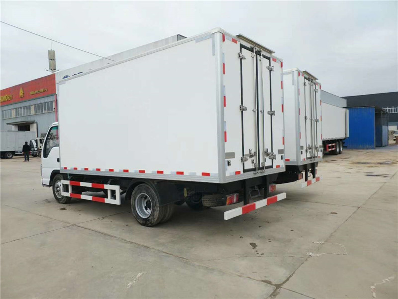 五十鈴4米2冷藏車 (4).jpg