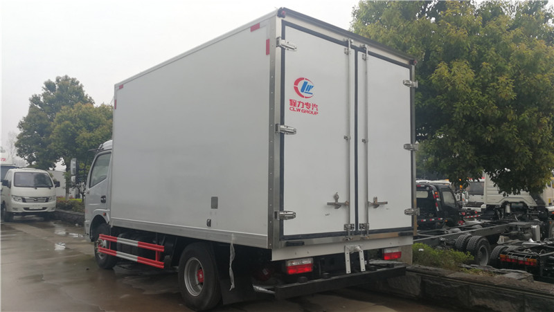 東風(fēng)凱普特排半3米8冷藏車 (4).jpg