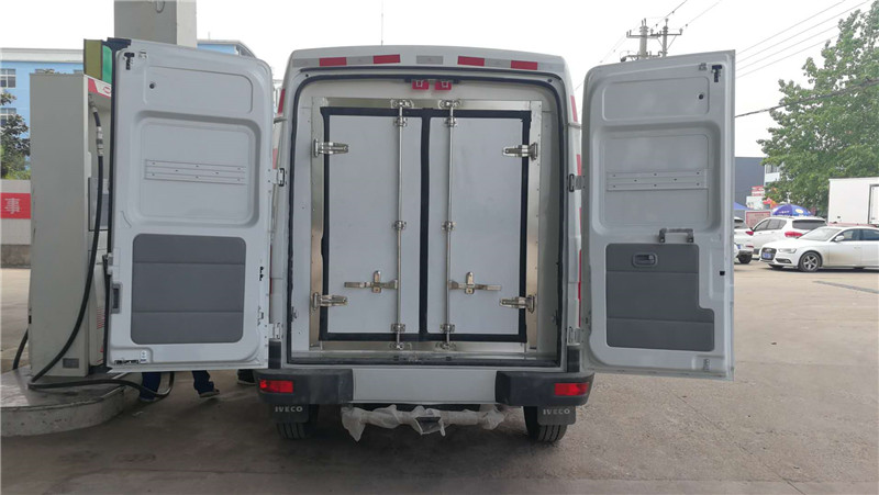 依維柯面包冷藏車(chē) (6).jpg