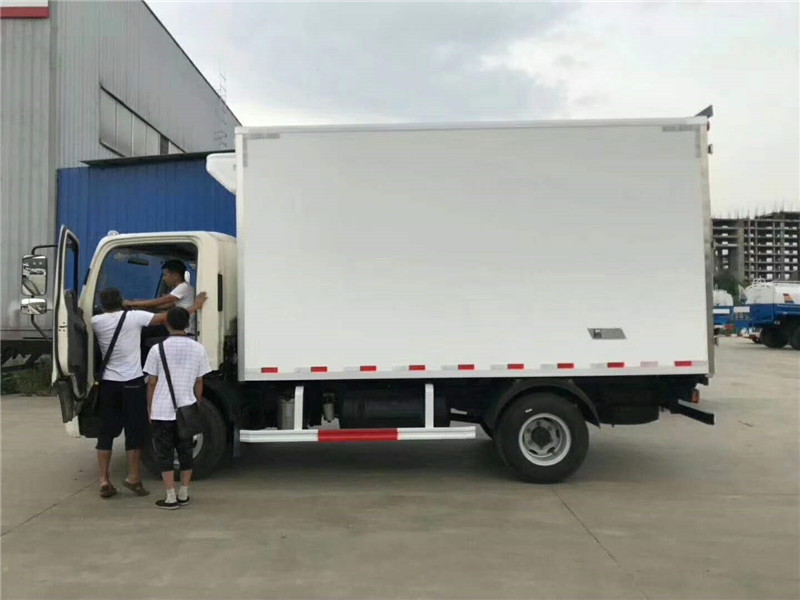 解放J6F4米2冷藏車
