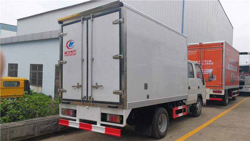 五十鈴雙排冷藏車 (2).jpg