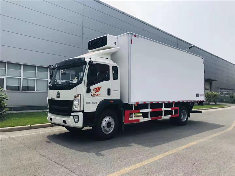 重汽豪沃6米8冷藏車 (2).jpg