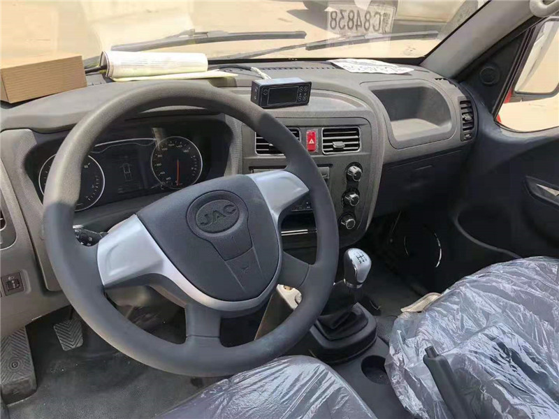 江淮康鈴國(guó)六3米5冷藏車 (2).jpg